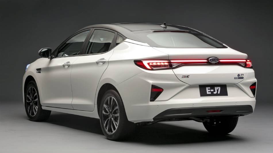 کی ام سی EJ7