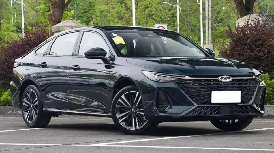 مقایسه جک ریفاین RF8 با چری آریزو 8