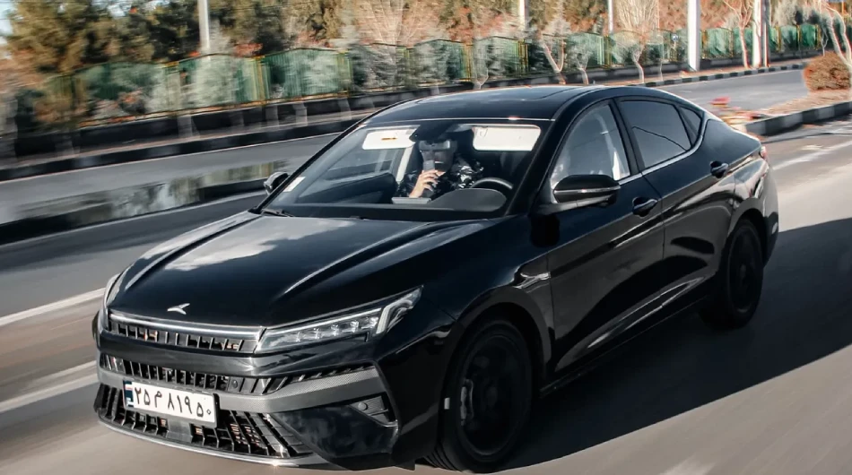 مقایسه کی ام سی J7 با تویوتا کرولا 2 لیتر XLI